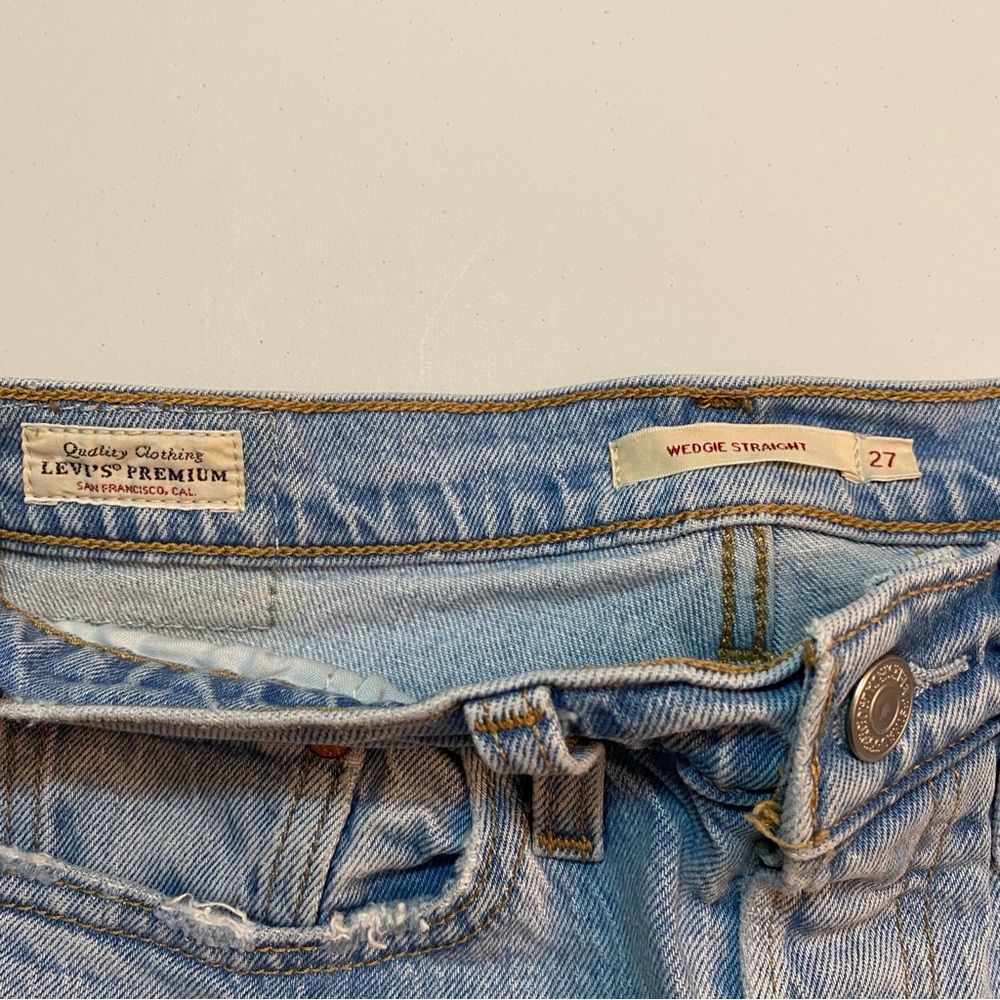 Levi's Premium Wedgie Straight Jeans, Size 27 - Picture 3 of 6